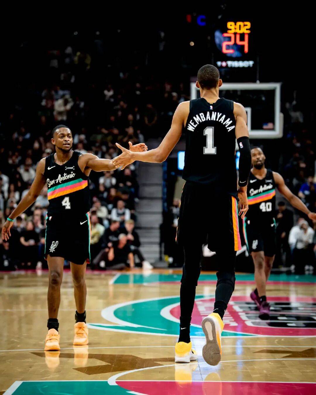 爱游戏APP-国际比赛日迈阿密热火备战NBA常规赛，门线救险细节曝光，球迷炸锅，纪律约束更严格的简单介绍