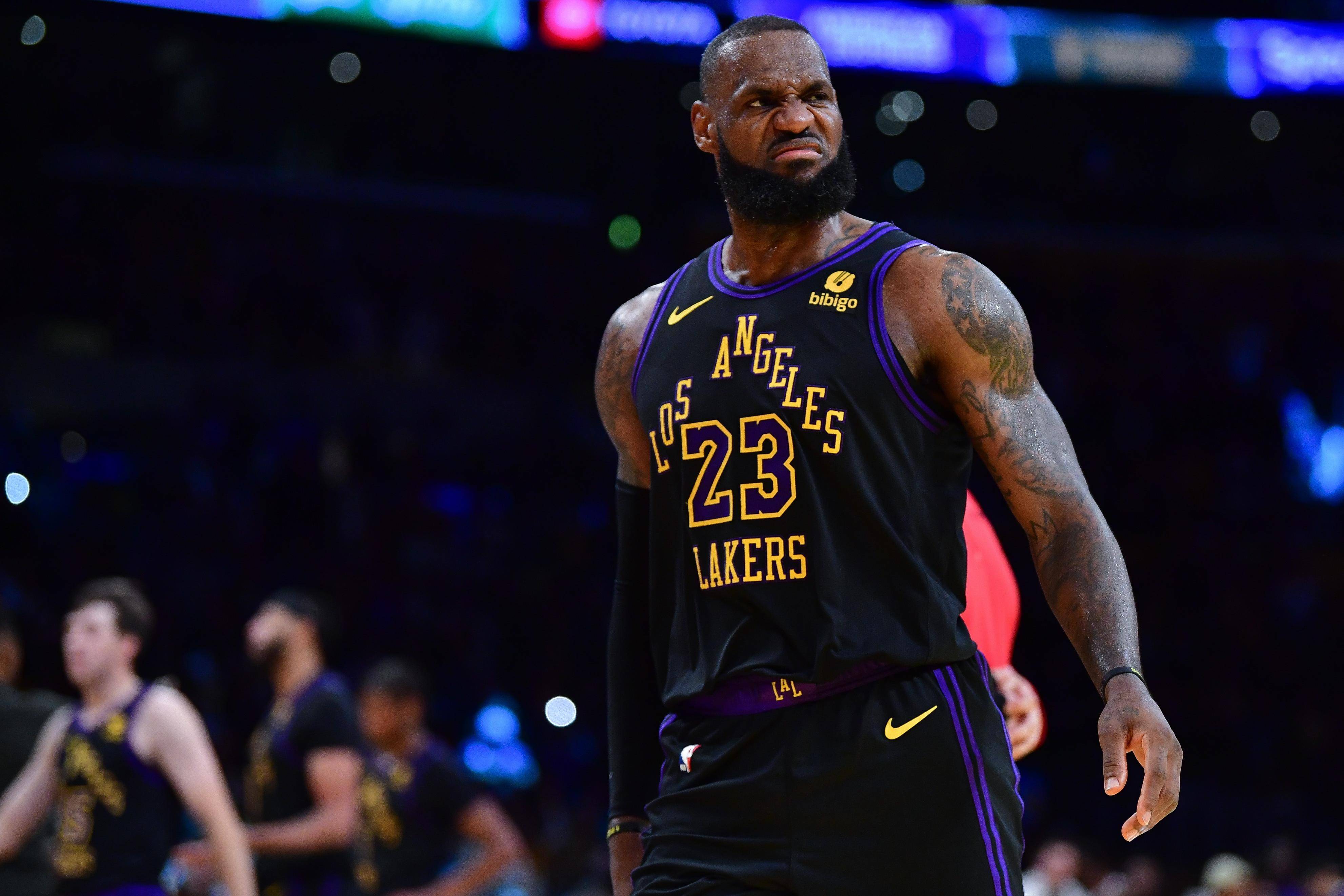 爱游戏APP-转会期体能课后，洛杉矶湖人复出首秀备战NBA季后赛，震撼外界，更衣室氛围转暖的简单介绍